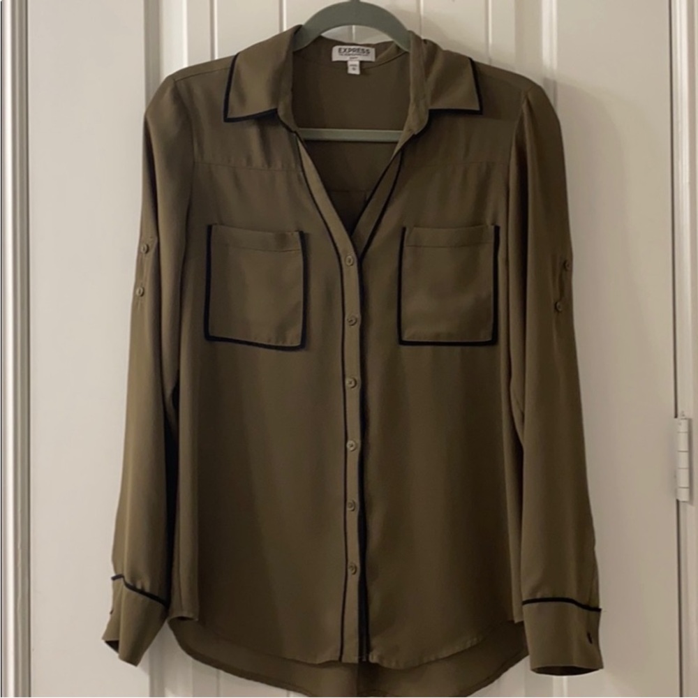 Express The Portofino shirt
Size Small